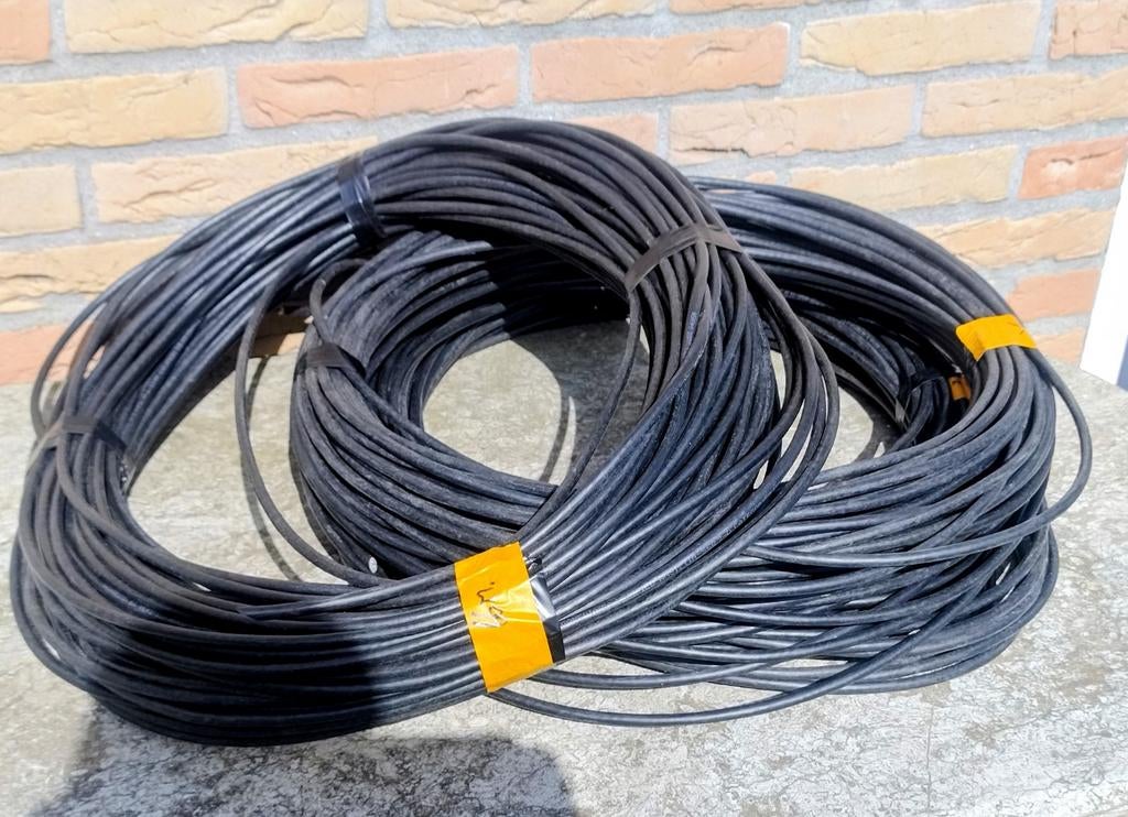 UTP Cat 6 grondkabel zwart, 1x 53m en 1x 66m, Computers en Software, Pc- en Netwerkkabels, Ophalen, Nieuw