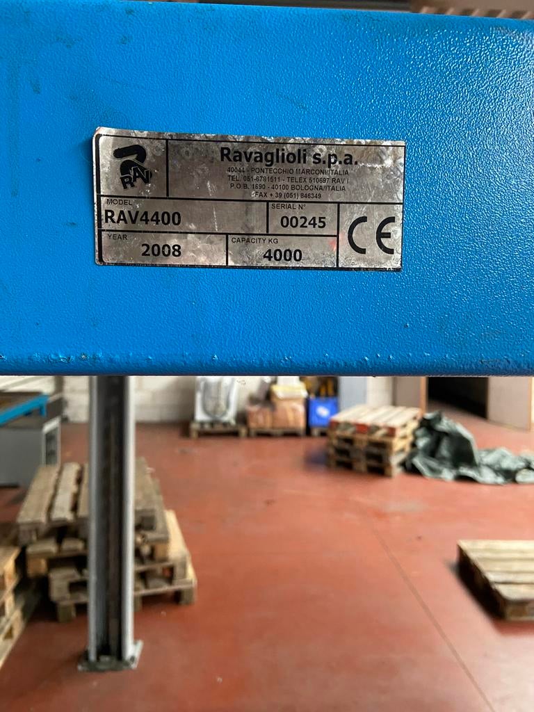 4 koloms hefbrug 4 ton ravaglioli, Ophalen, Zo goed als nieuw