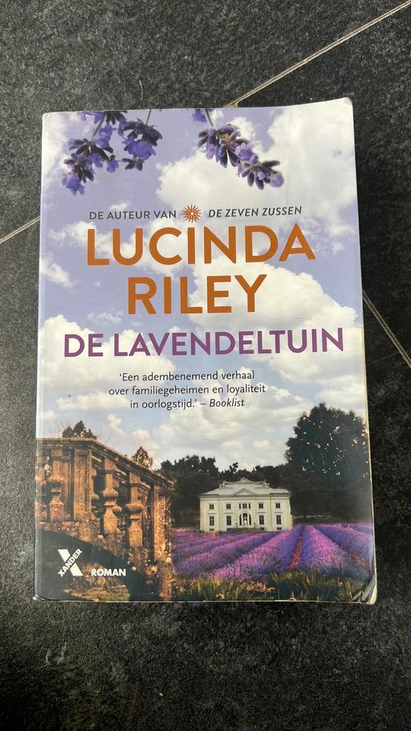 Lucinda Riley - De lavendeltuin, Boeken, Literatuur, Zo goed als nieuw, Ophalen of Verzenden