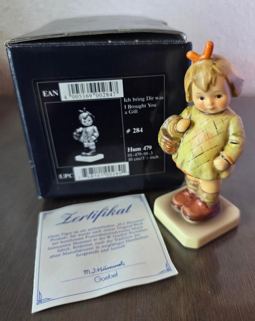Hummel beeldje "I Brought You A Gift" #284, Goebel 1987, Ophalen of Verzenden, Zo goed als nieuw, Hummel