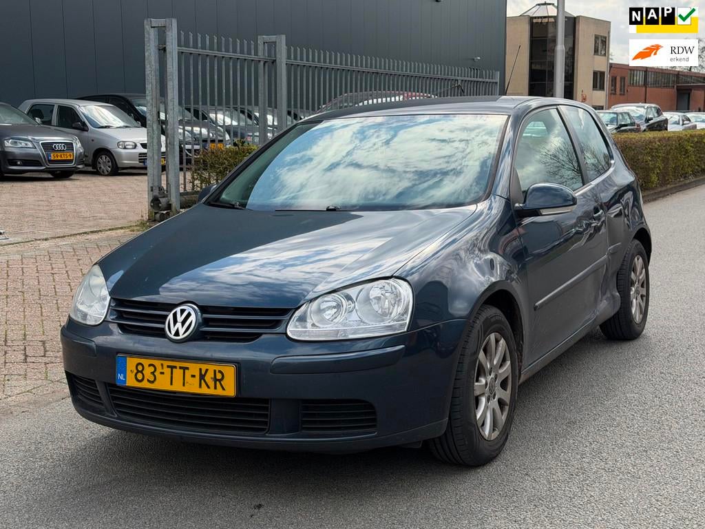 Volkswagen Golf 1.6 FSI Optive 3 AIRCO/CRUISE | INRUILKOOPJE, Auto's, Gebruikt, Zwart, 620 kg, Origineel Nederlands