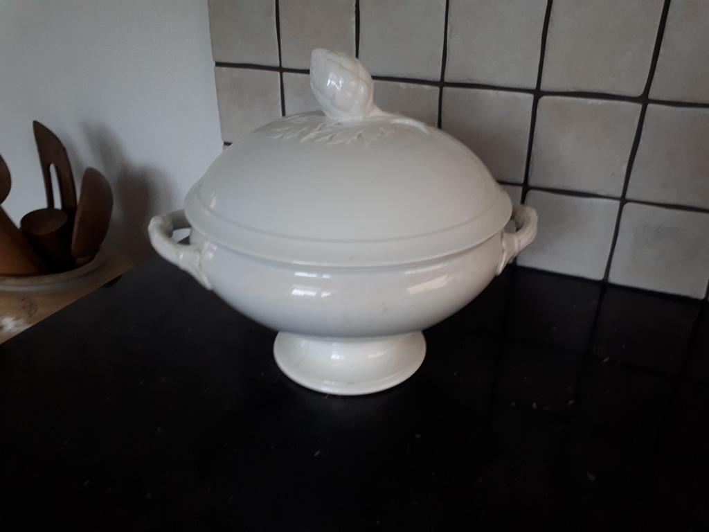 Hele mooie oude soepterrine., Ophalen