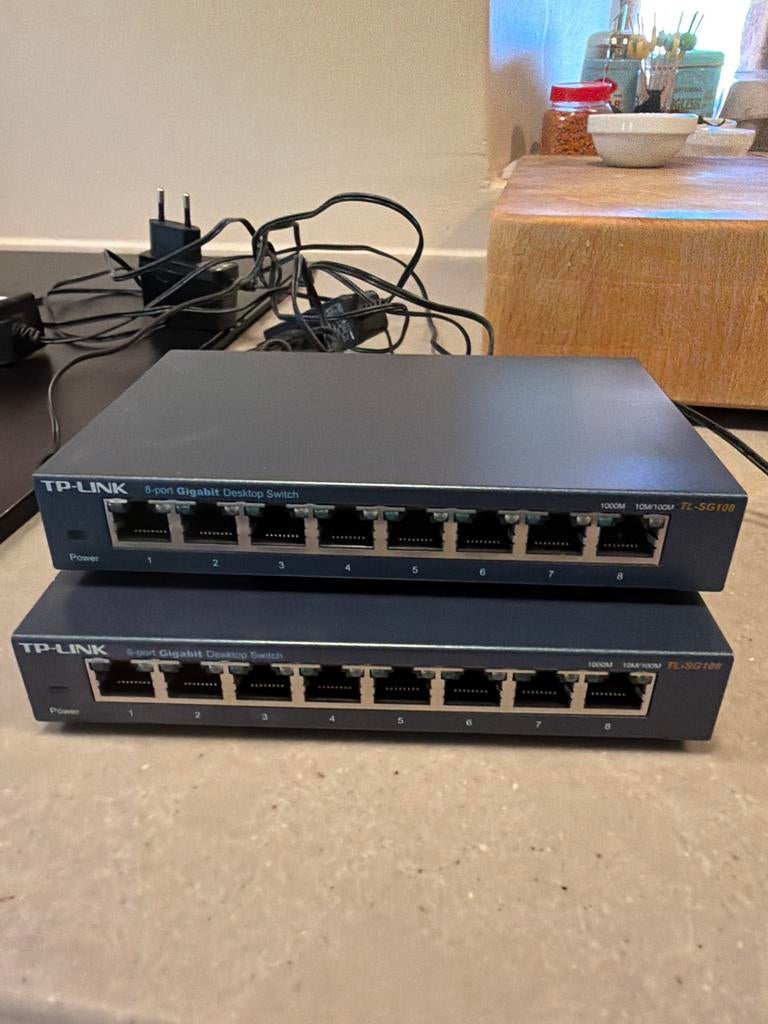 TP-Link TL-SG108 8-poorts Gigabit Desktop Switch, Computers en Software, Netwerk switches, Zo goed als nieuw, Ophalen of Verzenden