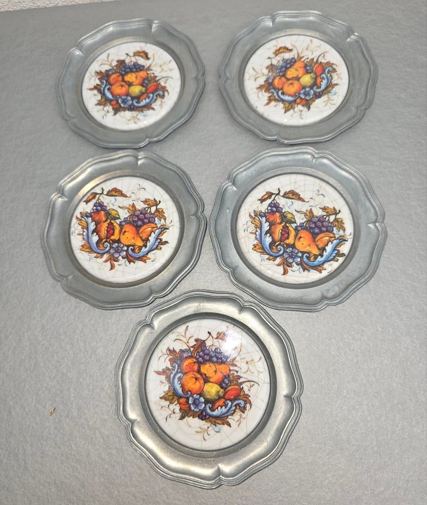 5 tinnen bordjes met fruitmotief, Antiek en Kunst, Antiek | Tin, Ophalen of Verzenden