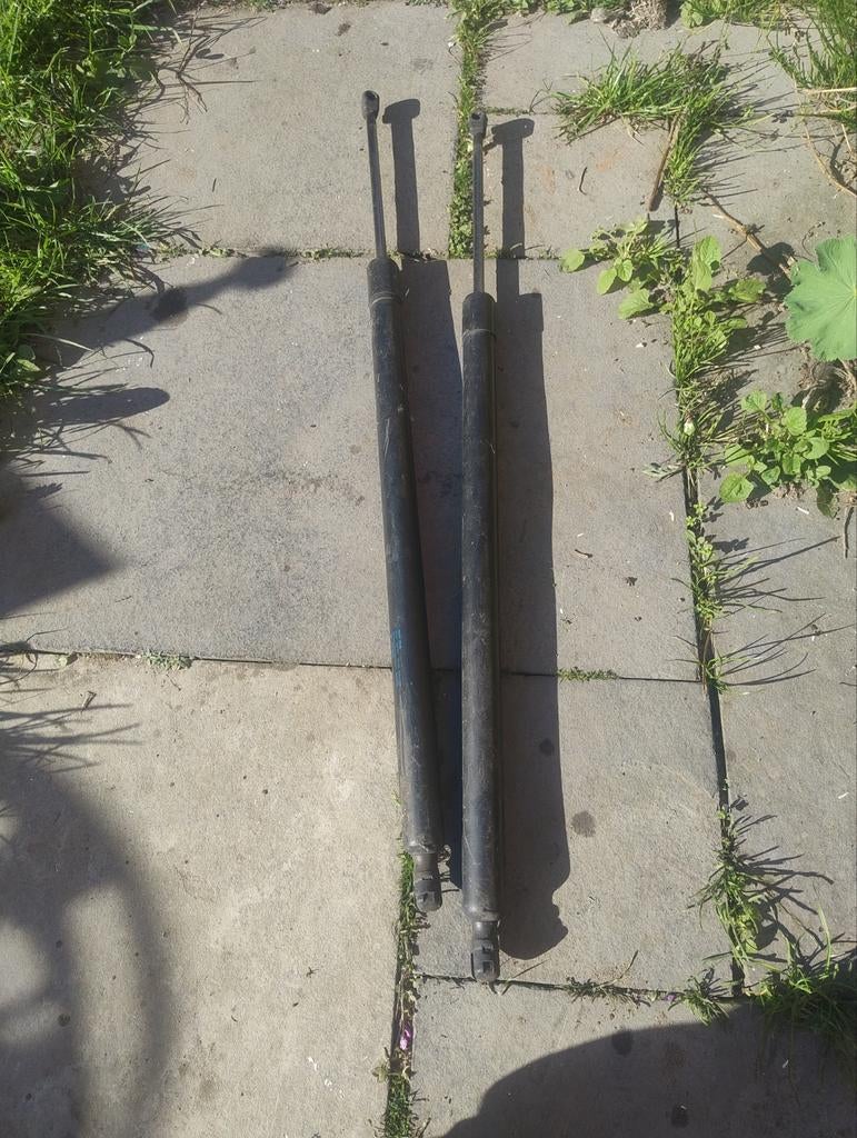 2x Gasveer Achterklep VW Transporter T5 - 7H0827550, Ophalen of Verzenden