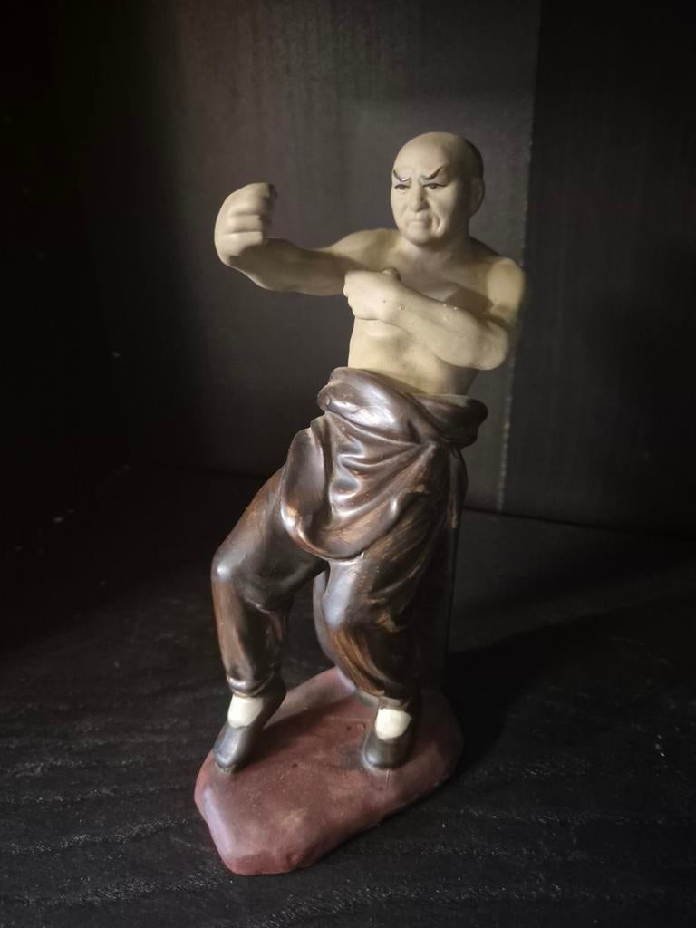 Vintage Chinese Kung Fu Monnik Beeldje - Made in China, Verzamelen, Beelden en Beeldjes, Ophalen of Verzenden, Zo goed als nieuw