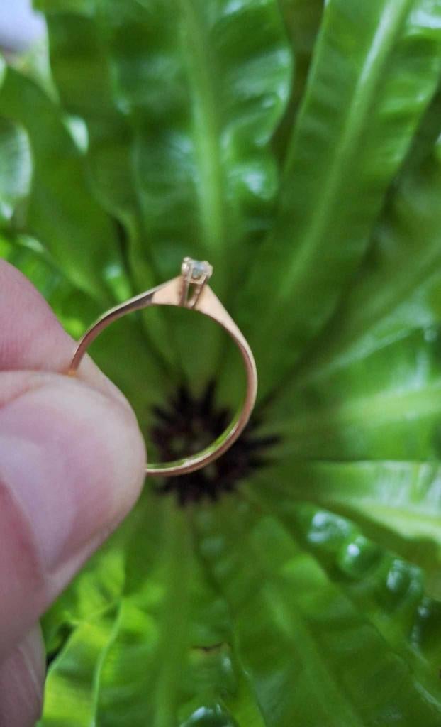 Pracht gouden ring met 0,05 crt diamant, solitair gezet💎, Gebruikt, ., Ophalen of Verzenden, Met edelsteen