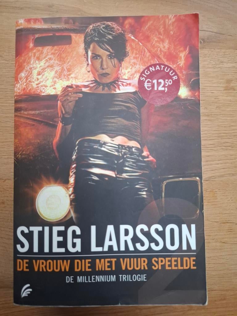 Stieg Larsson - De vrouw die met vuur speelde, Ophalen of Verzenden, Gelezen, Stieg Larsson