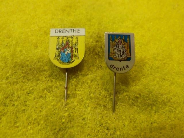 Speldjes 2 x Drenthe, Verzamelen, Speldjes, Pins en Buttons, Ophalen of Verzenden, Zo goed als nieuw, Overige onderwerpen, Speldje of Pin