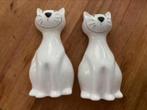 2 witte poezen beeldjes / luchtbevochtigers/ vaasjes, Ophalen of Verzenden, Nieuw, Dier