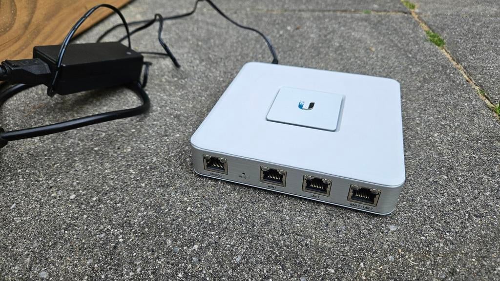 Ubiquiti UniFi Security Gateway (USG-3P), Computers en Software, Routers en Modems, Ophalen of Verzenden, Gebruikt, Router, Ubiquiti UniFi