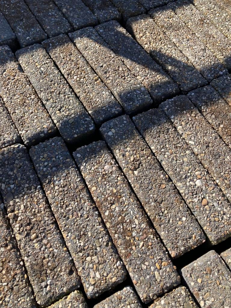 200 (beton)klinkers waalformaat 20x6x5cm gratis af te halen, Ophalen, Gebruikt
