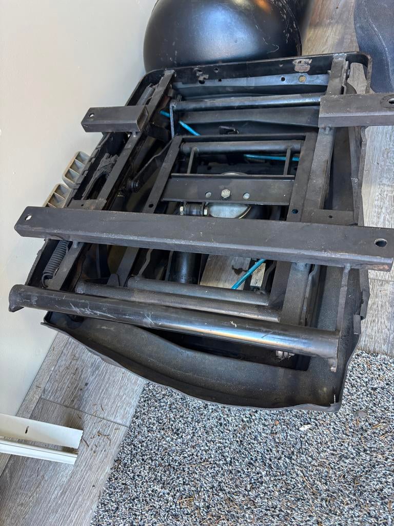 Onderstel op lucht voor vrachtwagenstoel of camperstoel, Auto-onderdelen, Ophalen of Verzenden, Gebruikt, Universele onderdelen