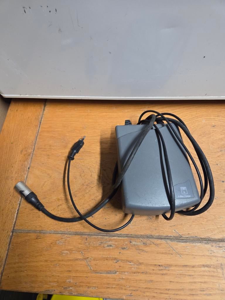lader is geschikt voor elektrische fietsen, Ophalen of Verzenden, Gebruikt