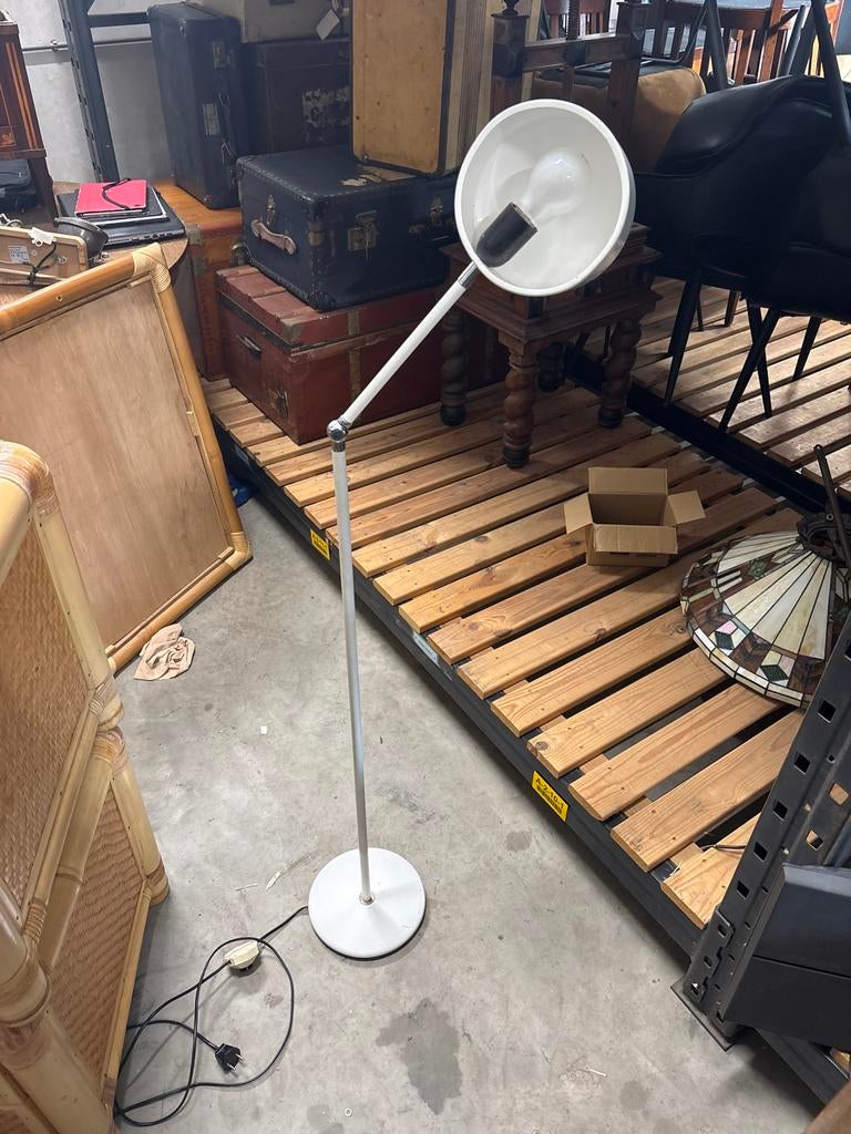 Witte vloerlamp Hala, Huis en Inrichting, Lampen | Vloerlampen, Ophalen, Gebruikt, Metaal, 100 tot 150 cm