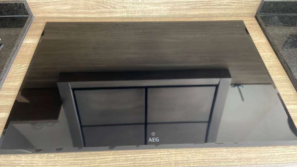 AEG Inductie kookplaat geheel zwart 4 gelijke zones, Ophalen, 4 kookzones, Zo goed als nieuw, Inbouw