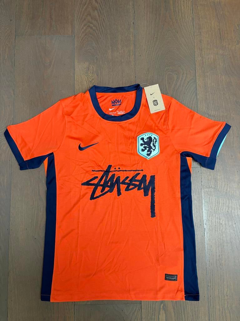 Nederlands Elftal Shirt x Stussy - M, Ophalen of Verzenden, Nieuw, Maat 48/50 (M), Oranje