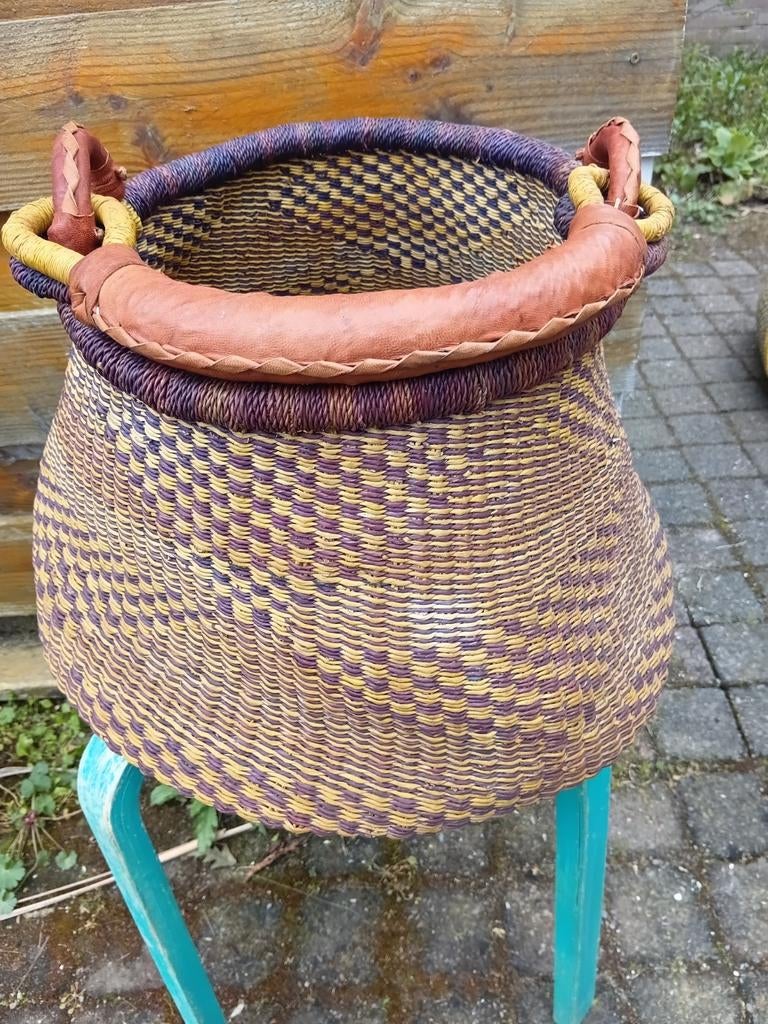Potmand Bolgatanga afgeprijsd uniek van €45./€25.00, Overige materialen, Mand, Rond, Nieuw