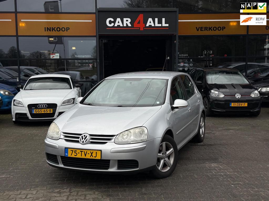 Volkswagen Golf 1.6 FSI Optive 3 MOTORREVISIE GEHAD/CARPLAY/, Voorwielaandrijving, Gebruikt, Zwart, 4 cilinders