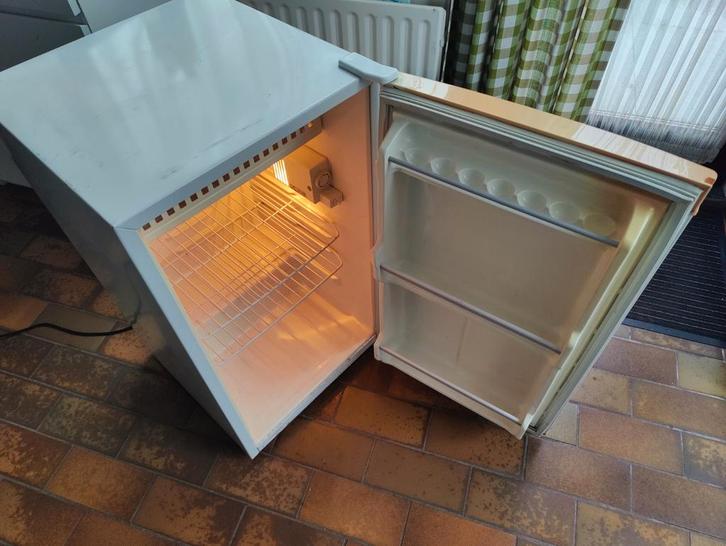 Compacte koelkast met vriesvak, Witgoed en Apparatuur, Koelkasten en IJskasten, Gebruikt, Met vriesvak, Ophalen