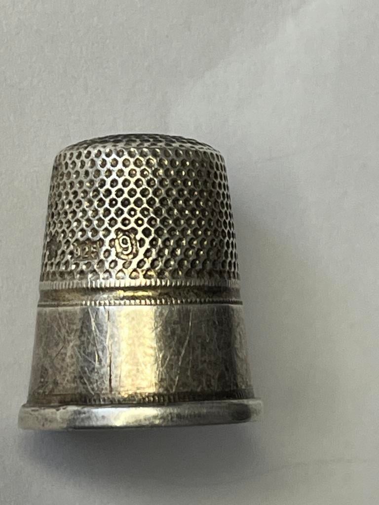 Zilveren vingerhoedje, Ophalen of Verzenden, Gebruikt, Zilver, Buitenland