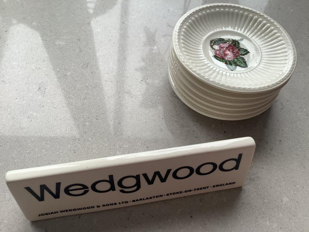 4 theetipjes/bonbonbordjes WEDGWOOD MOSS ROSE., Antiek en Kunst, Ophalen of Verzenden