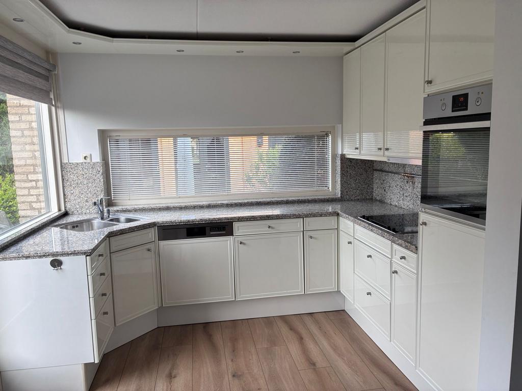 Complete witte SieMatic keuken met granieten blad, Huis en Inrichting, Keuken | Complete keukens, Ophalen, Gebruikt, Wit, Hoekkeuken