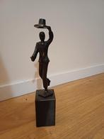 Bronzen beeldje 'Chapeau' van Rob Verhoeven, Ophalen