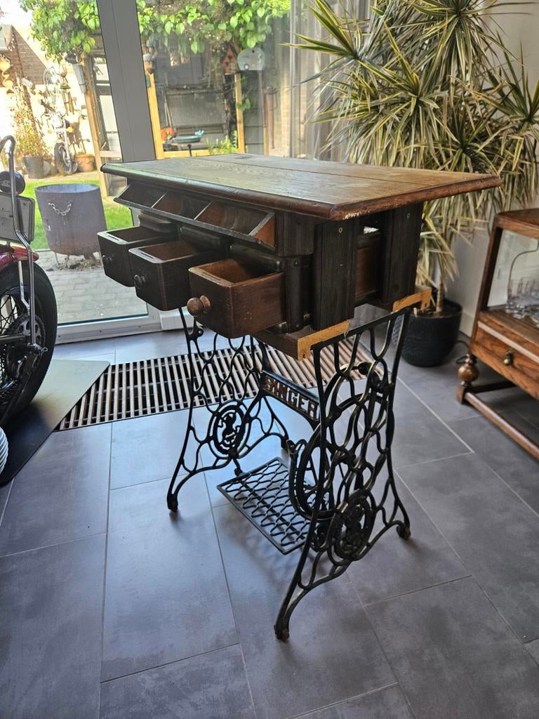 Koffie/thee tafel op Singer onderstel, Ophalen