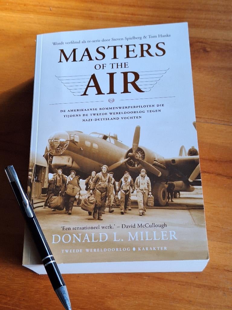 Masters of the Air de Amerikaanse bommenwerperpiloten, Boeken, Ophalen of Verzenden, Tweede Wereldoorlog, Zo goed als nieuw, Overige onderwerpen