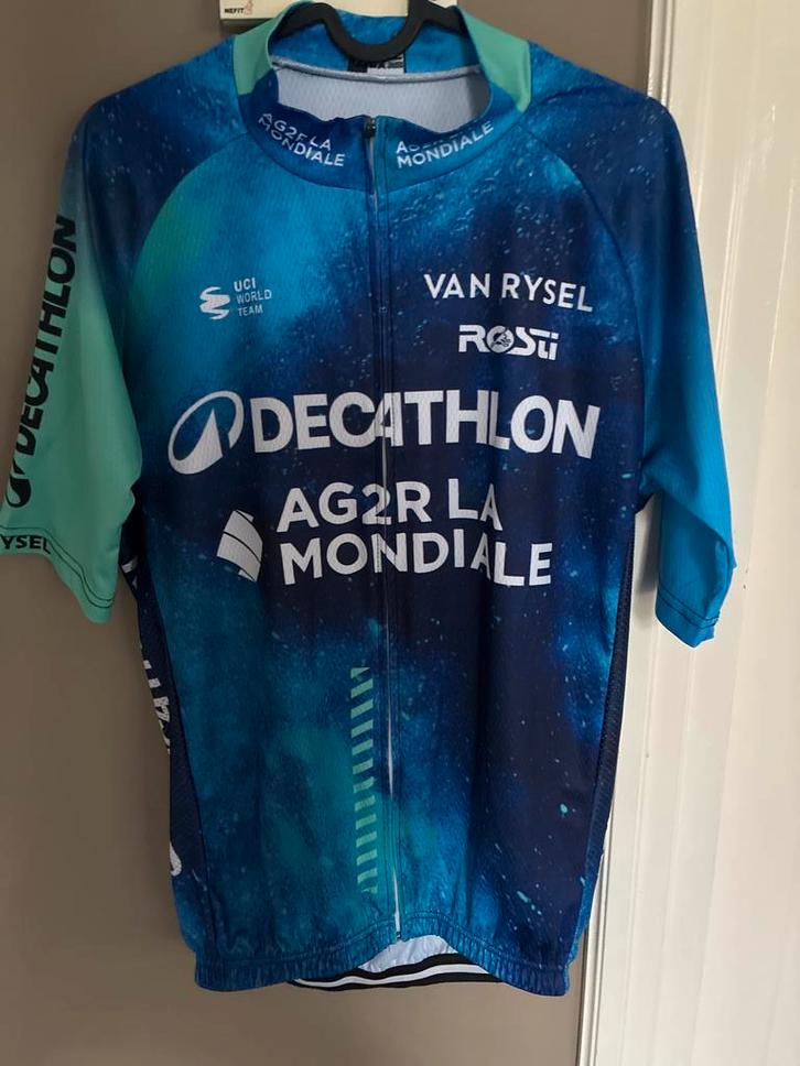Decathlon-AG2R UCI World Tour 2025 Wielershirt Maat XL, Fietsen en Brommers, Fietsaccessoires | Fietskleding, Zo goed als nieuw