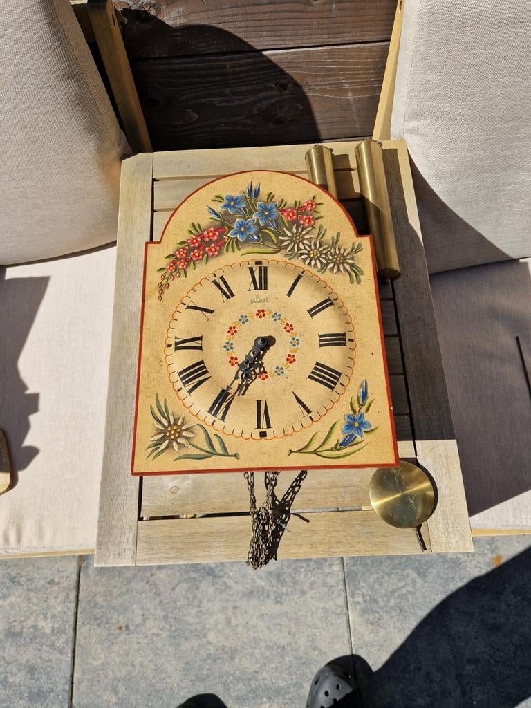 Alui wandklok met 2 gewichten en klepel, Ophalen