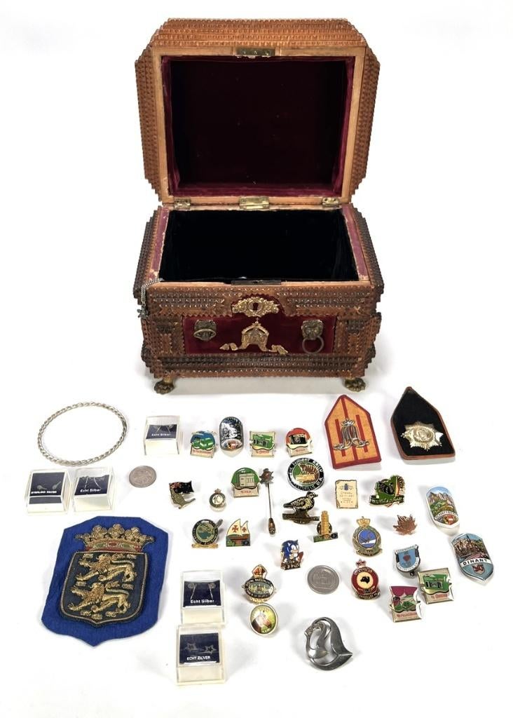 1219. Tramp Art kistje met inhoud – eerste kwart 20e eeuw, Ophalen of Verzenden