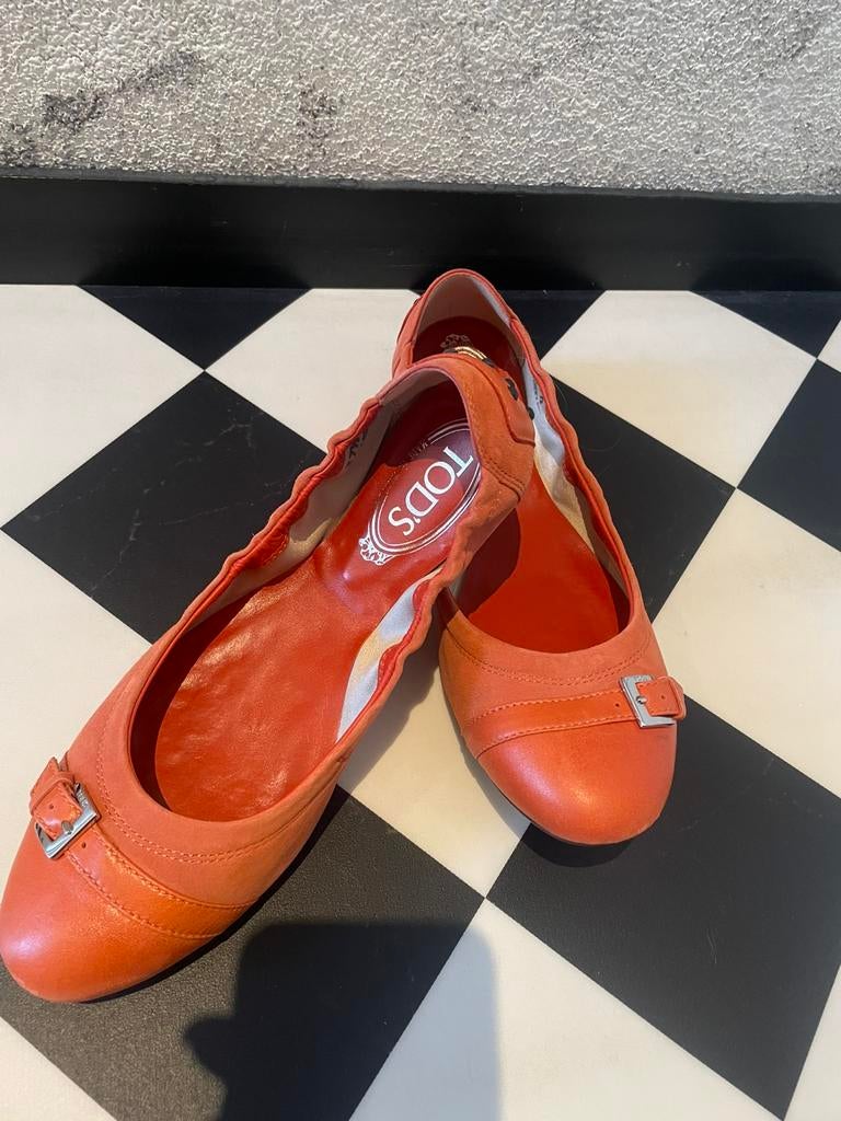 Tods ballerina 38 leer en suède met zilver gesp, Kleding | Dames, Schoenen, Ophalen of Verzenden, Zo goed als nieuw