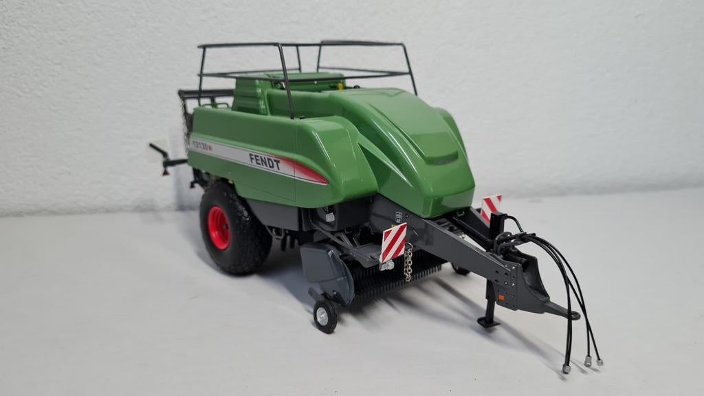 Fendt 12130N Universal Hobbies, ., Tractor of Landbouw, Ophalen of Verzenden, Zo goed als nieuw