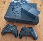 Xbox One met 2 controllers, Spelcomputers en Games, Spelcomputers | Xbox One, Ophalen of Verzenden, 1 TB, Met 2 controllers, Xbox One