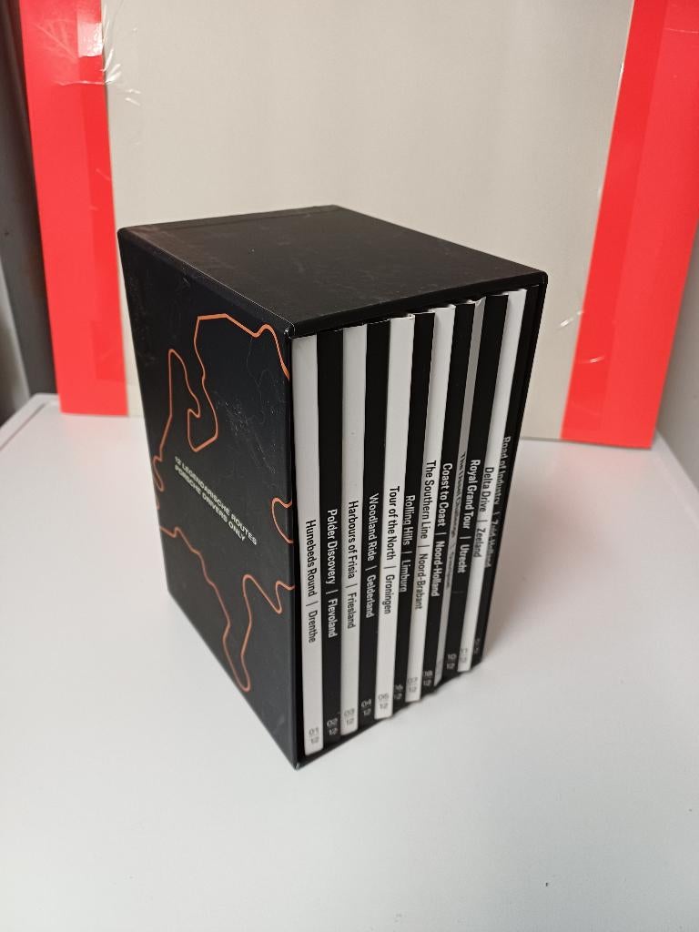 Porsche - Tour of Legends 2021 - ritten boekjes, Ophalen of Verzenden, Gelezen, Porsche