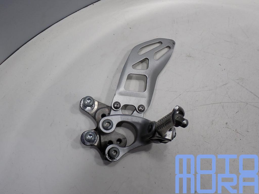 Voetsteun links Suzuki GSXR 600 750 L1 L5 2011 2015 GSX-R, Gebruikt, -, -, Ophalen of Verzenden