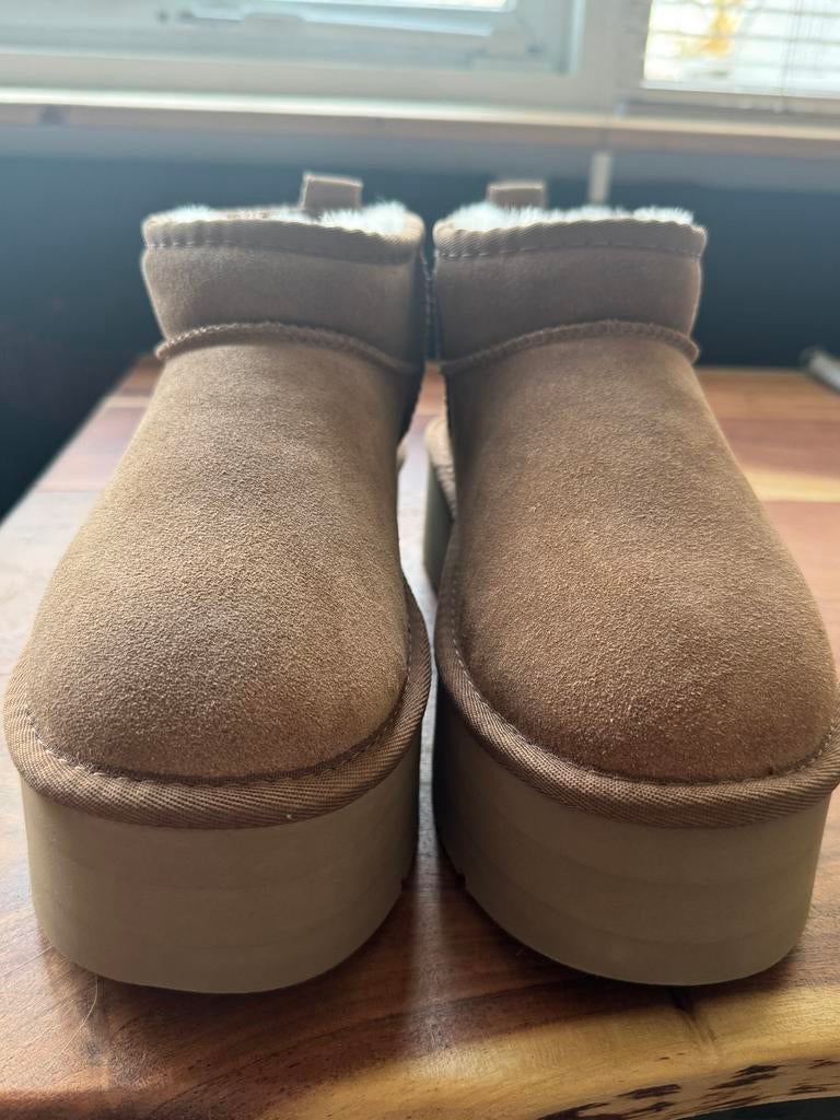 Uggs Classic Mini Plateau Zool Maat 39 - Nieuw in Doos, UGG, Bruin, Lage of Enkellaarzen, Nieuw