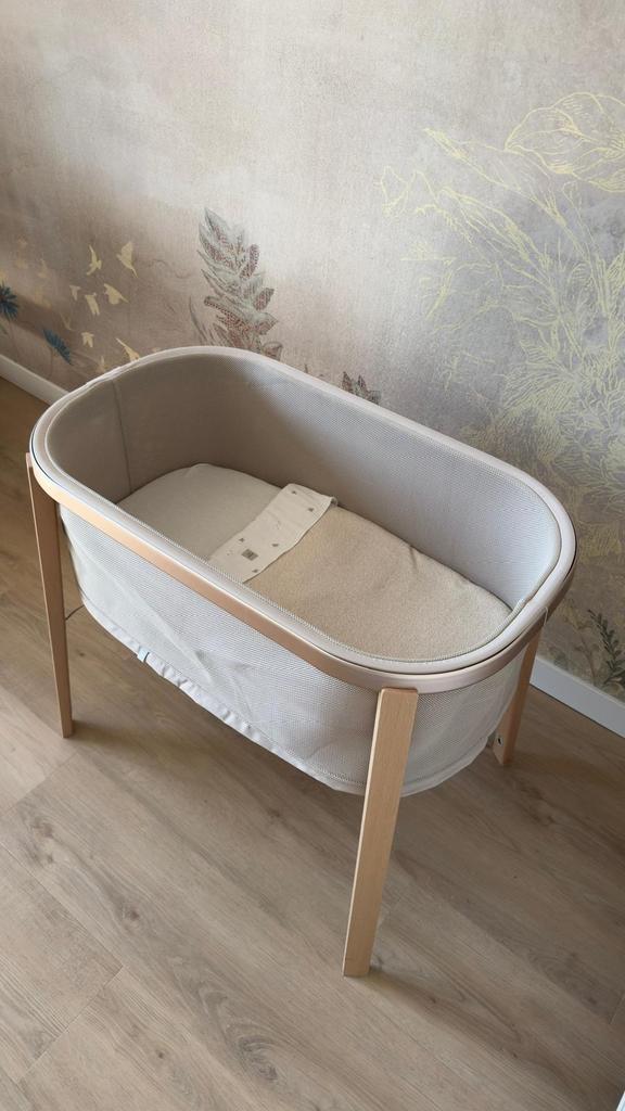 Stokke Snoozi wiegje met 2 moltons en 2 hoeslakens (beige), Ophalen of Verzenden, Zo goed als nieuw, Wieg