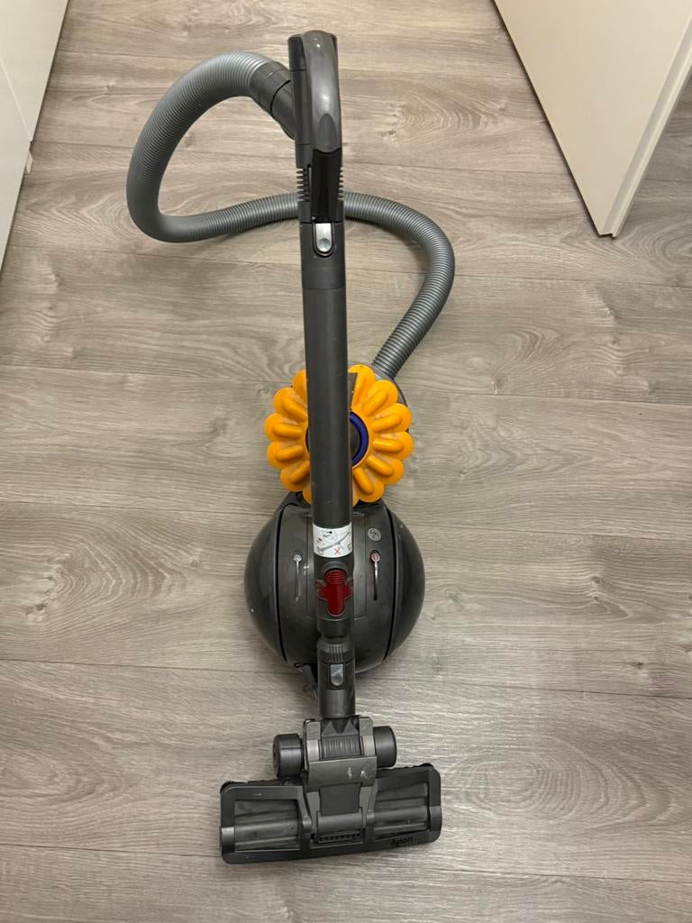 Dyson stofzuiger, Witgoed en Apparatuur, Stofzuigers, Gebruikt, Stofzuiger, 1200 tot 1600 watt, Reservoir, Ophalen