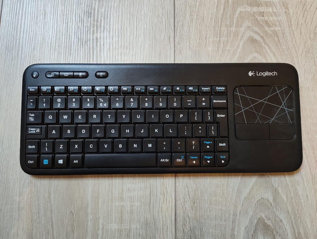Logitech draadloos toetsenbord met touchpad, Computers en Software, Toetsenborden, Gebruikt, Ophalen of Verzenden, Draadloos, Qwerty