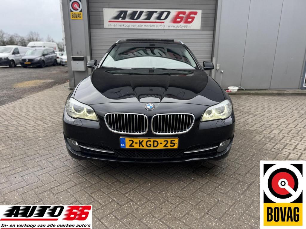 BMW 5-serie Touring 520d Executive Pano,Navi,, Auto's, Achterwielaandrijving, Zwart, 2000 kg, Zwart