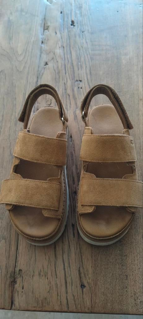 UGG sandalen, Kleding | Dames, Ophalen of Verzenden, Zo goed als nieuw, Sandalen of Muiltjes