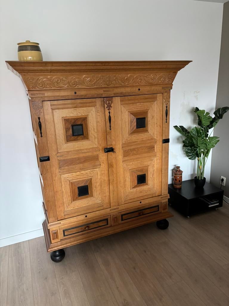 Antieke servieskast, Ophalen