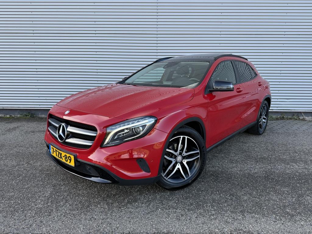 Mercedes-Benz GLA 200 Amb Comfort NAP Automaat Pano Dealer O, Auto's, Automaat, Gebruikt, Euro 6, 4 cilinders