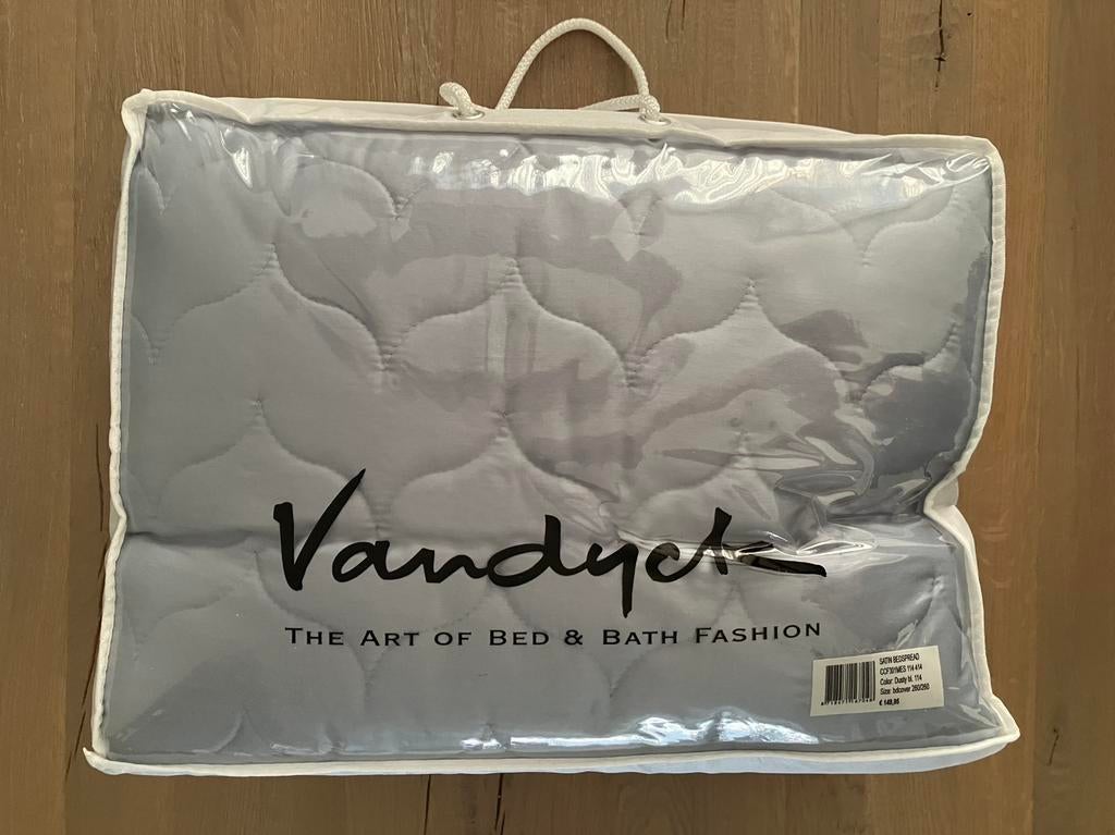 NIEUW €149,95 | Vandyck | bedsprei | Dusty Blue | 260x260, Overige typen, Verzenden, Blauw, Nieuw