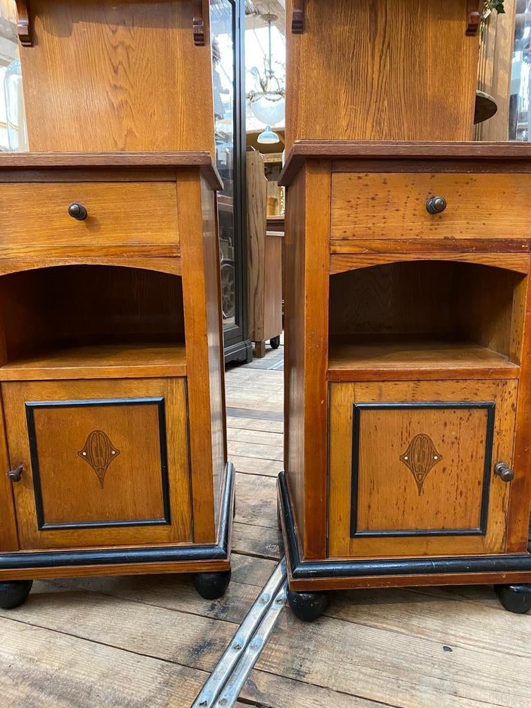 Twee Vintage Franse kastjes nachtkastjes met vitrine, Ophalen