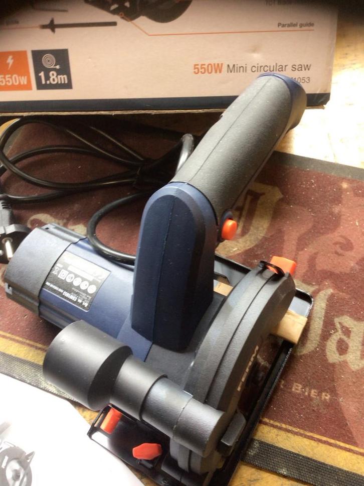 Ferm Mini Cirkelzaag 550W - Compact en Krachtig, Doe-het-zelf en Verbouw, Gereedschap | Zaagmachines, Zo goed als nieuw, Cirkelzaag