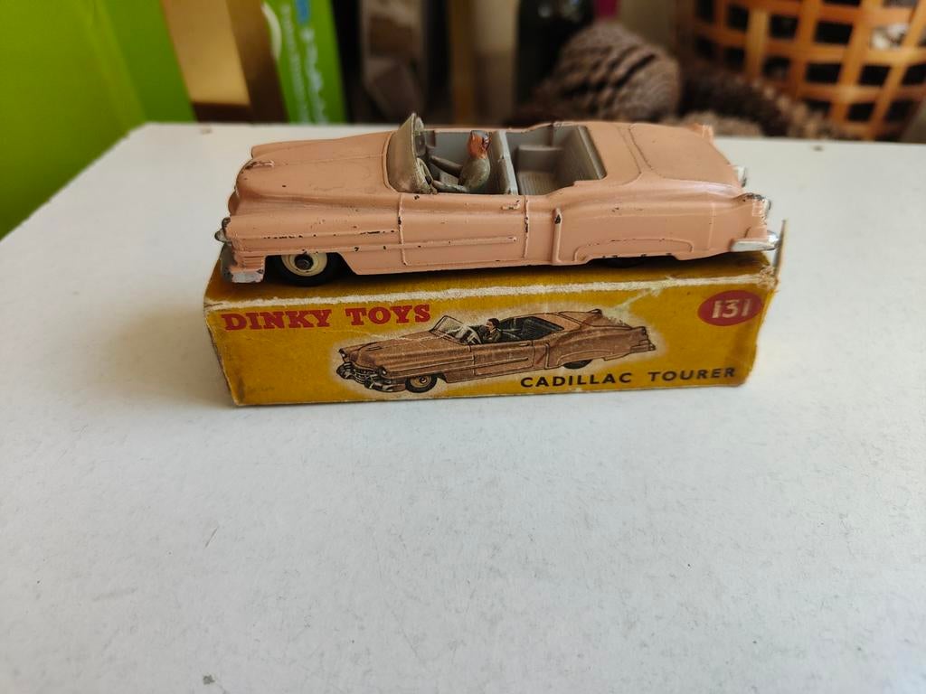 Dinky Toys 131 Cadillac Eldorado convertible in doosje, Hobby en Vrije tijd, Modelauto's | 1:43, Ophalen of Verzenden, Gebruikt